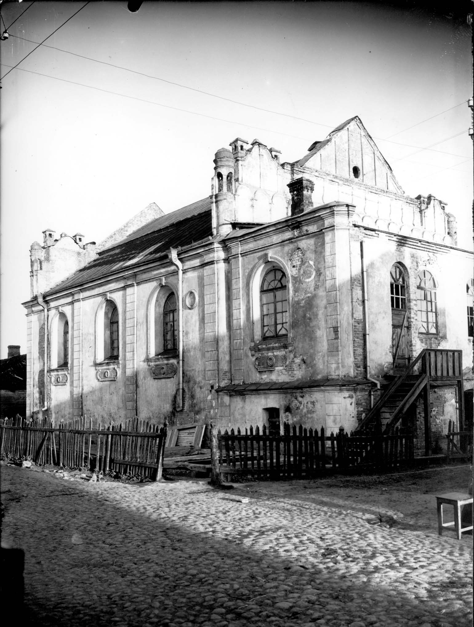 Exterior of the Maciejów synagogue